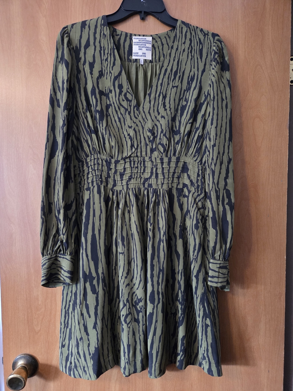 BAUM UND PFERDGARTEN Smocked-Waist Olive Patterned Mini Dress Size S EU 36